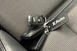 valkoinen Audi A4 2021 kuva 21.