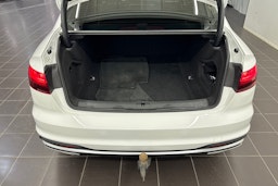 valkoinen Audi A4 2021 kuva 22.