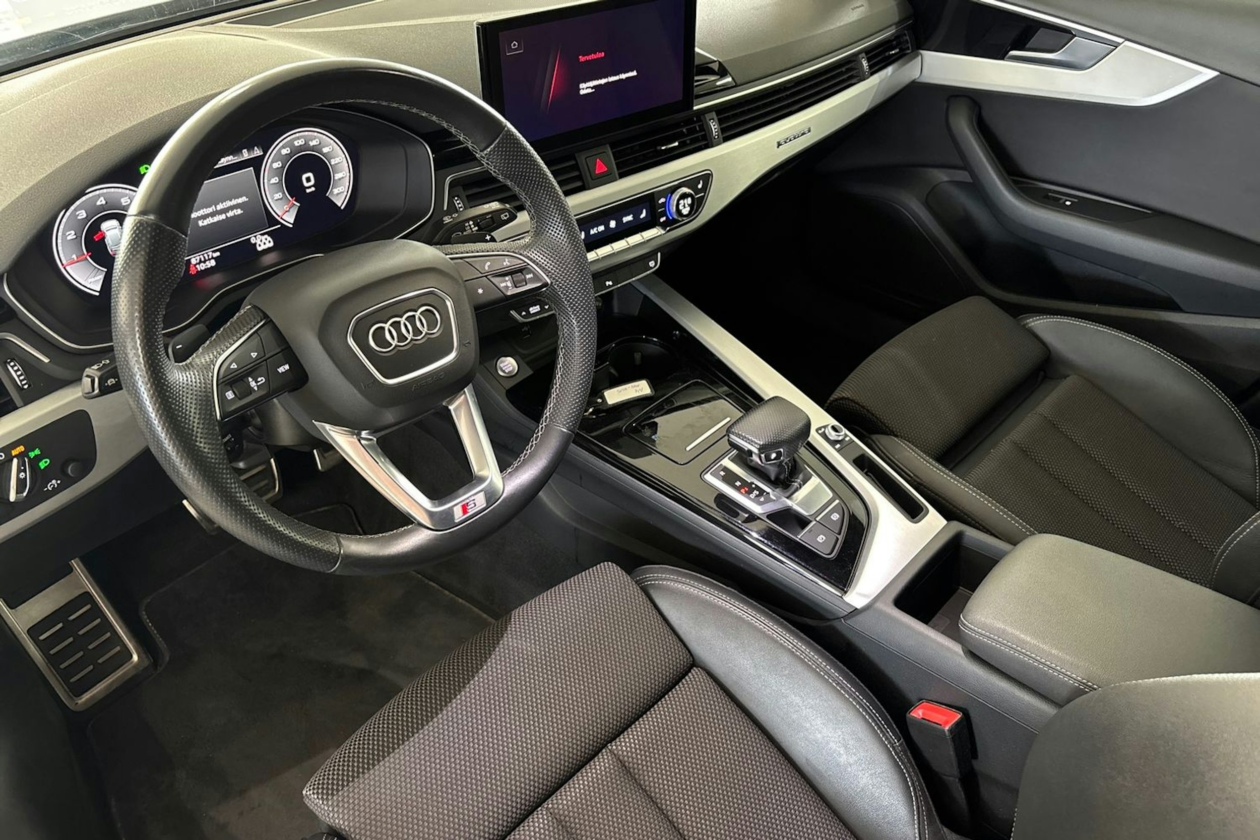 valkoinen Audi A4 2021 kuva 7.