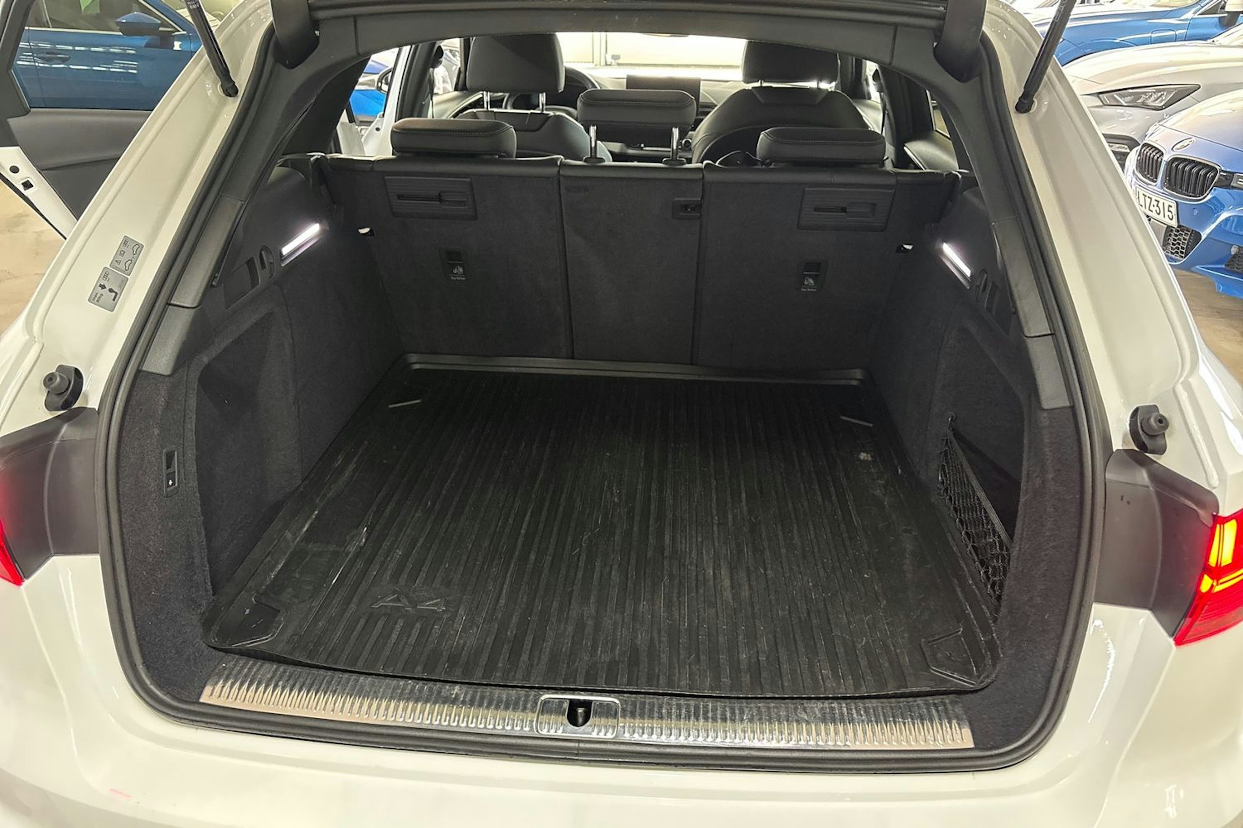 valkoinen Audi A4 2021 kuva 14.