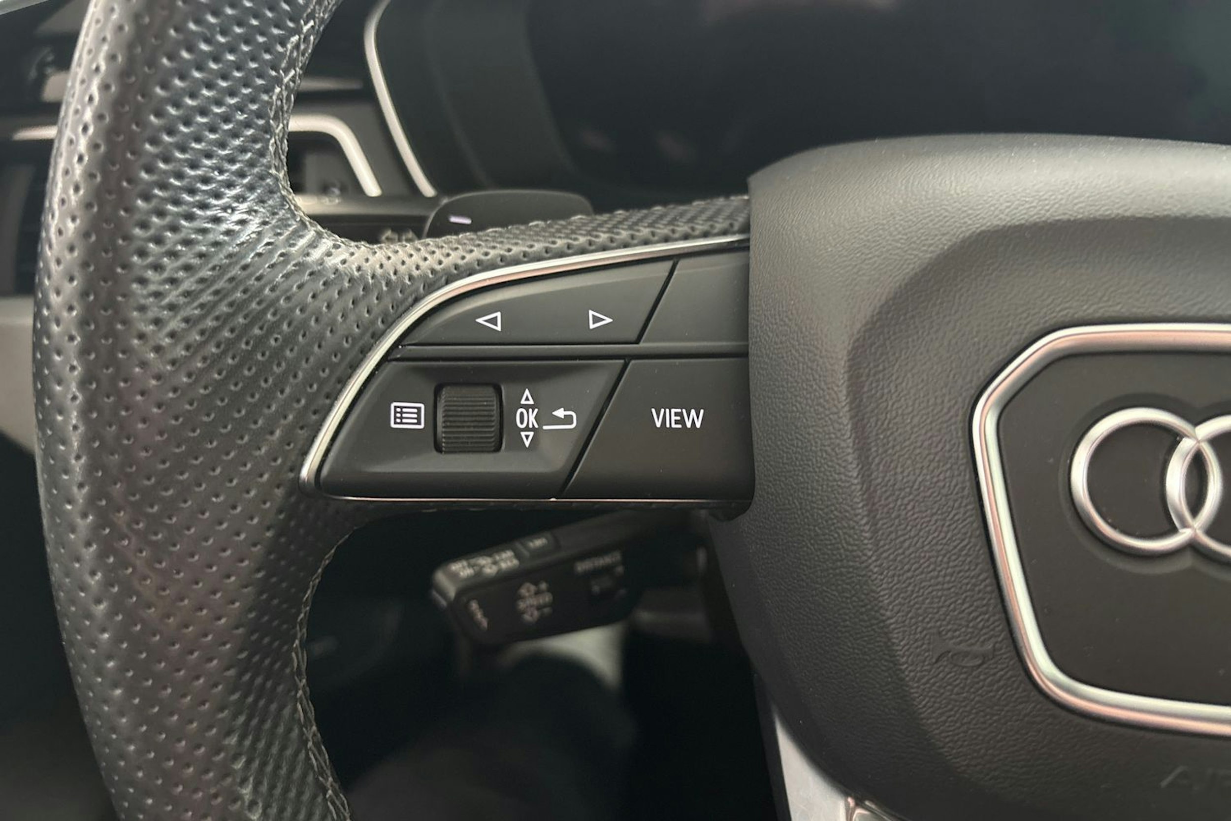 valkoinen Audi A4 2021 kuva 18.