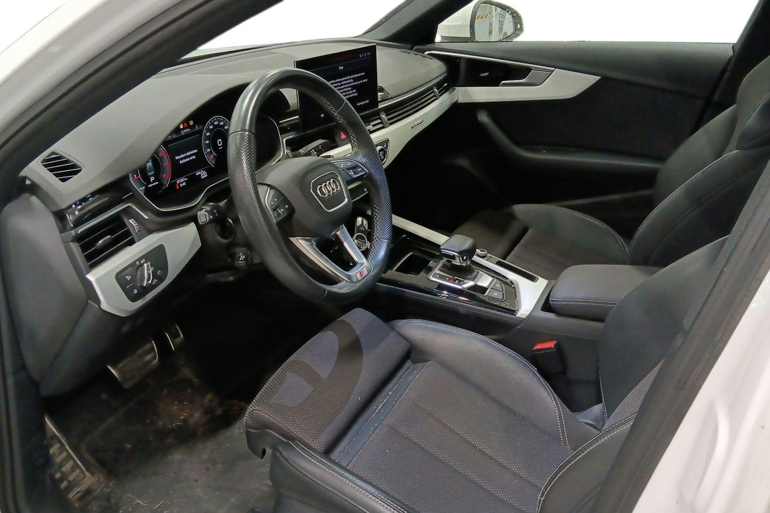 valkoinen Audi A4 2021 kuva 3.
