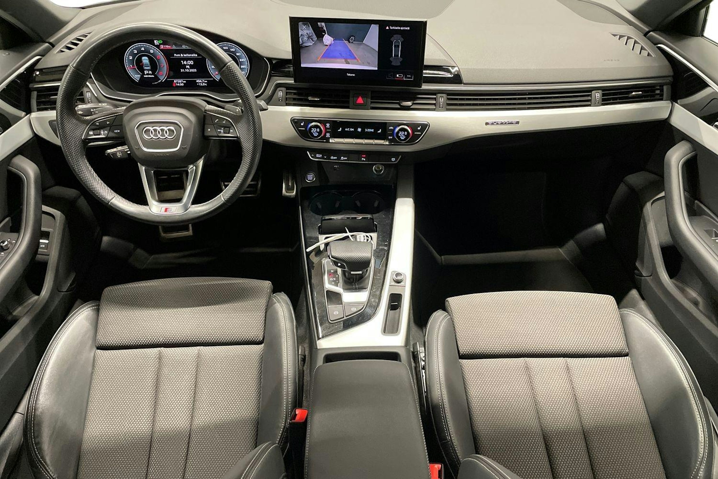 valkoinen Audi A4 2021 kuva 7.