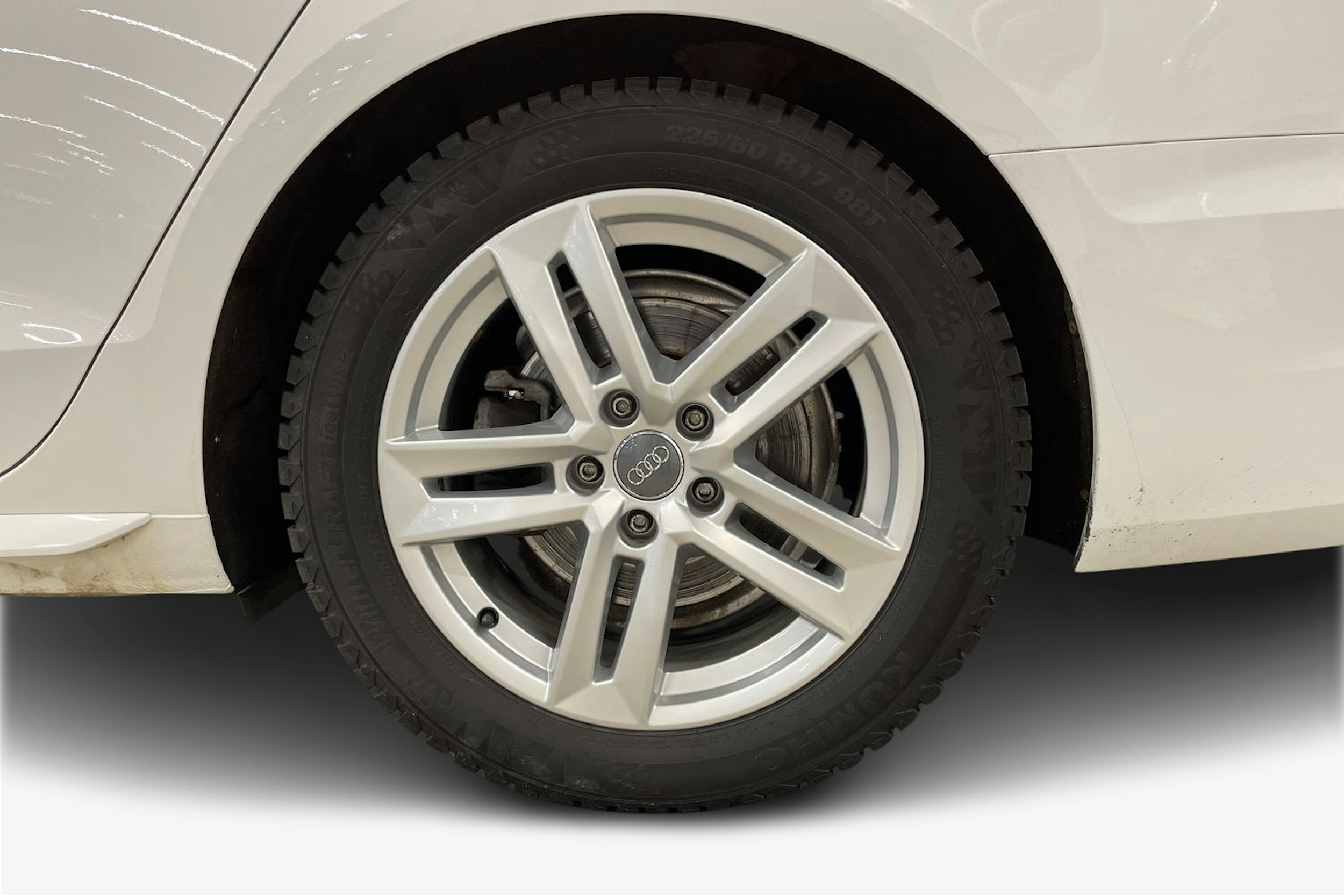 valkoinen Audi A4 2021 kuva 9.