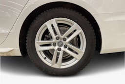 valkoinen Audi A4 2021 kuva 9.