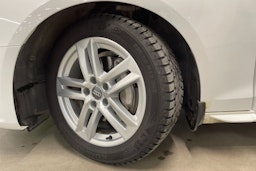 valkoinen Audi A4 2021 kuva 10.