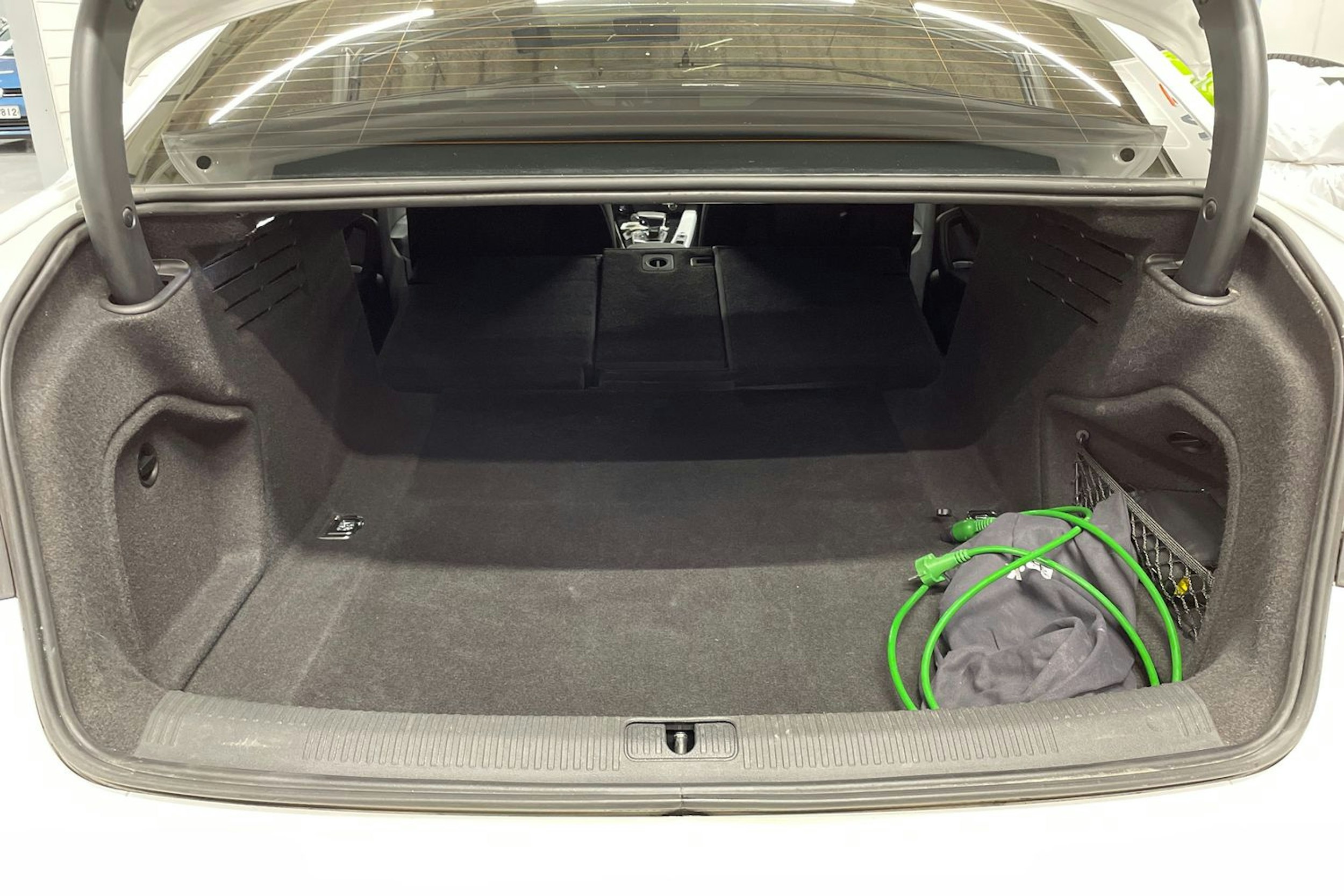 valkoinen Audi A4 2021 kuva 12.