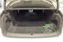 valkoinen Audi A4 2021 kuva 12.