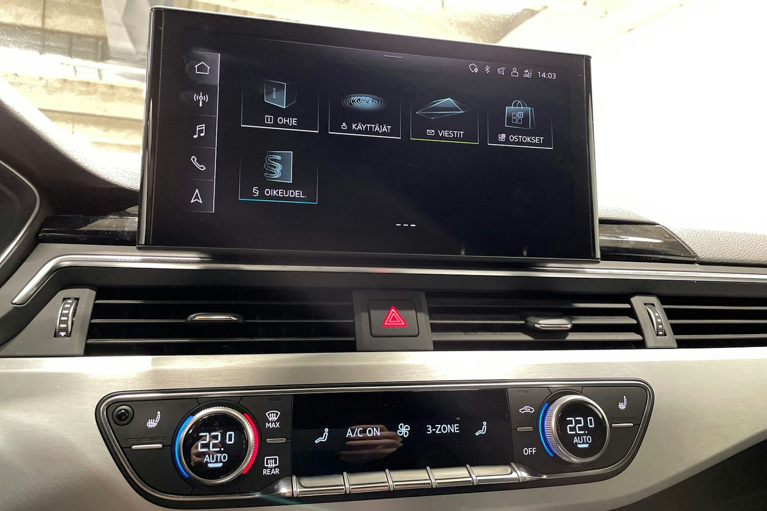 valkoinen Audi A4 2021 kuva 15.