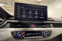 valkoinen Audi A4 2021 kuva 17.