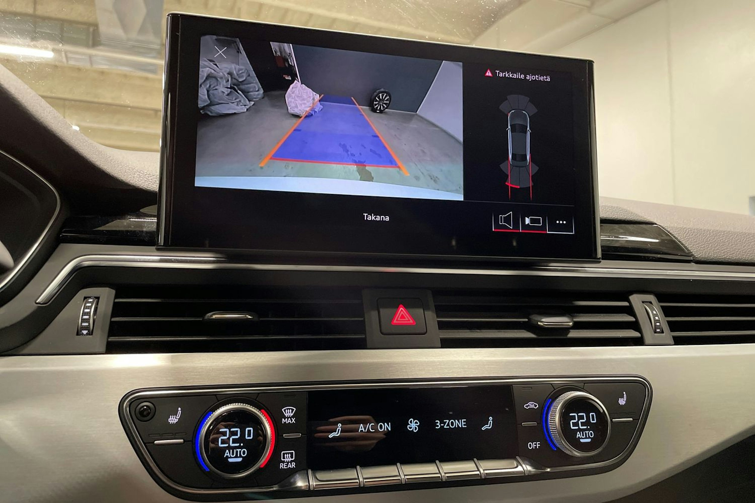 valkoinen Audi A4 2021 kuva 19.