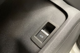 valkoinen Audi A4 2021 kuva 24.