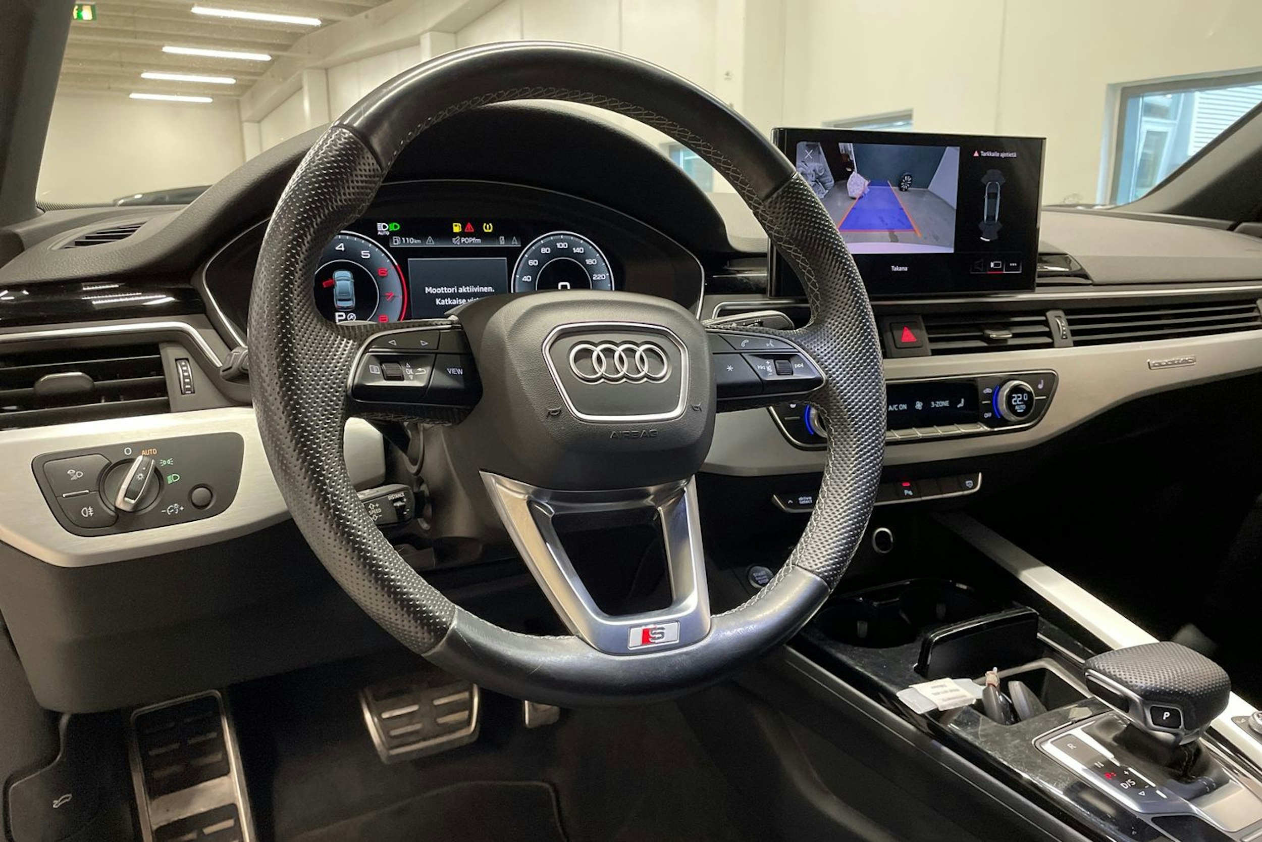 valkoinen Audi A4 2021 kuva 25.