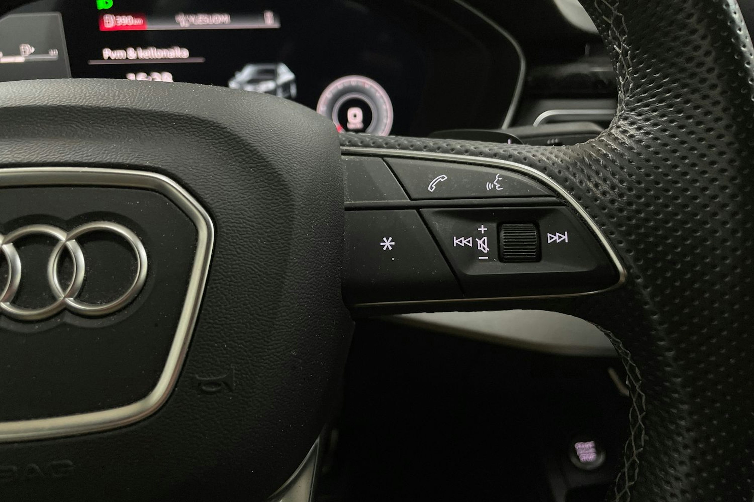 vihreä Audi A4 2021 kuva 16.