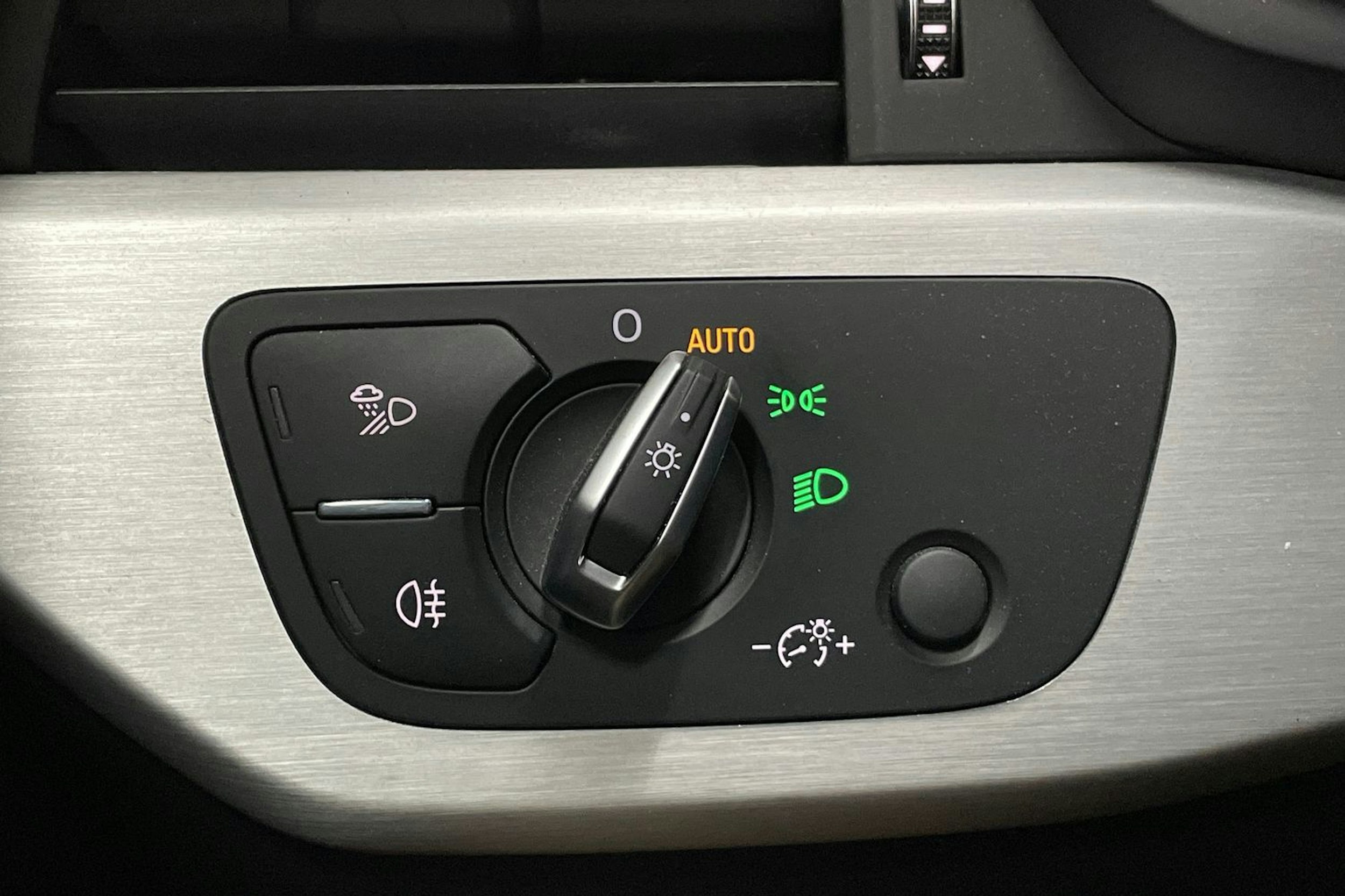 vihreä Audi A4 2021 kuva 18.