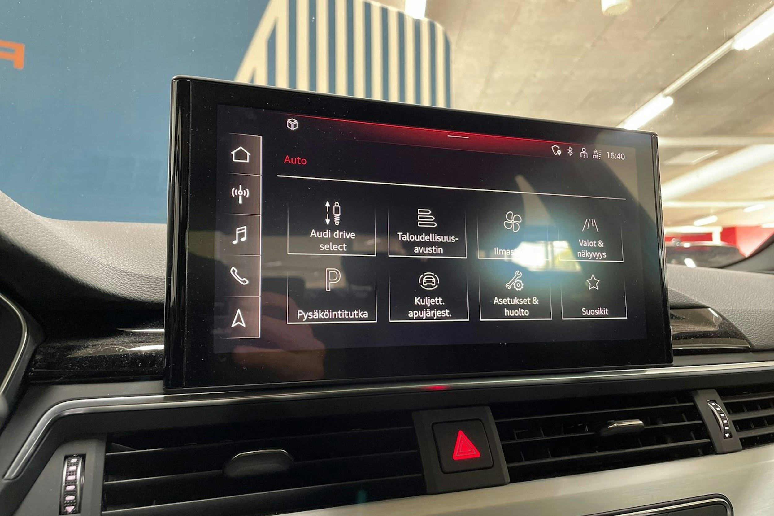 vihreä Audi A4 2021 kuva 26.