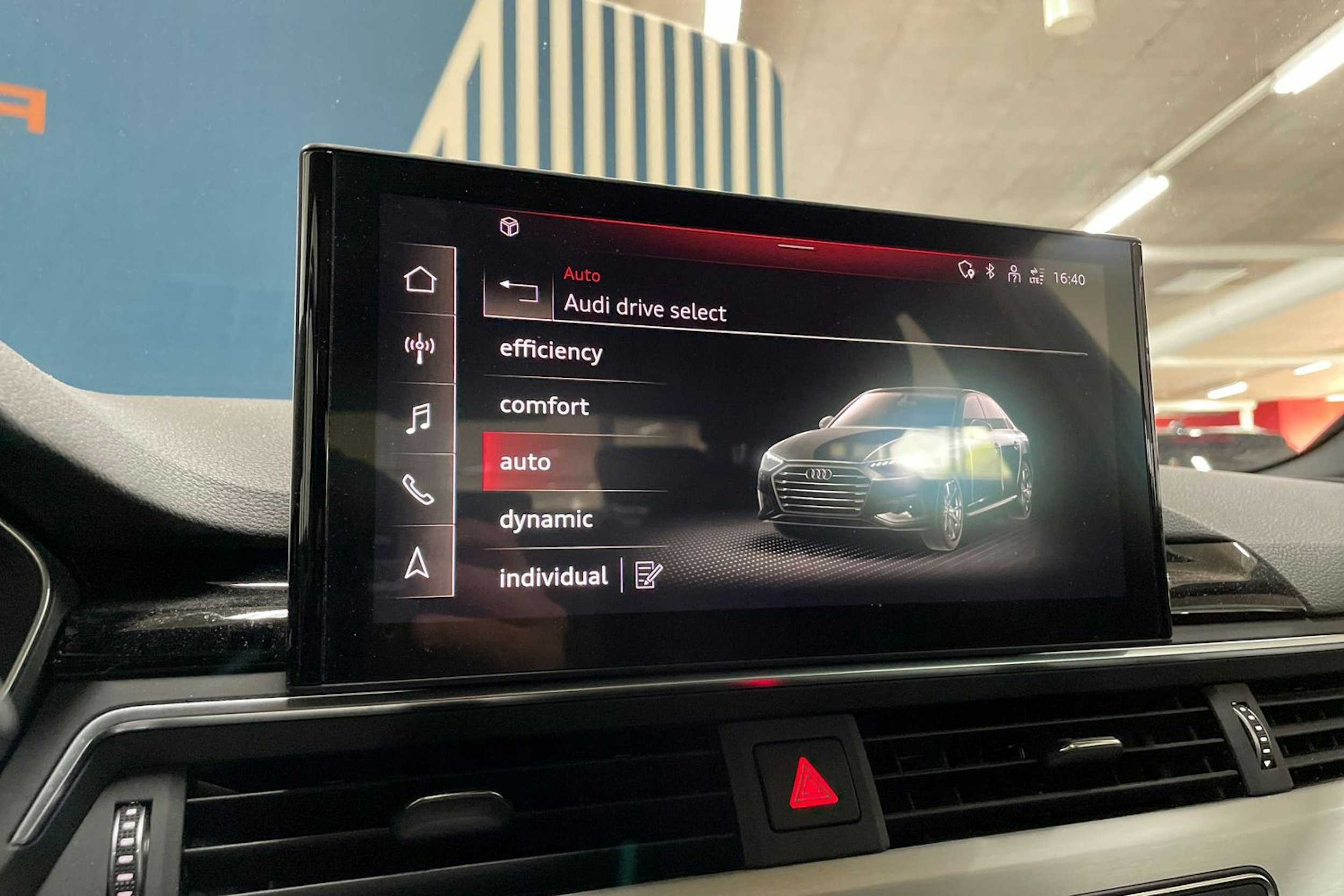 vihreä Audi A4 2021 kuva 27.