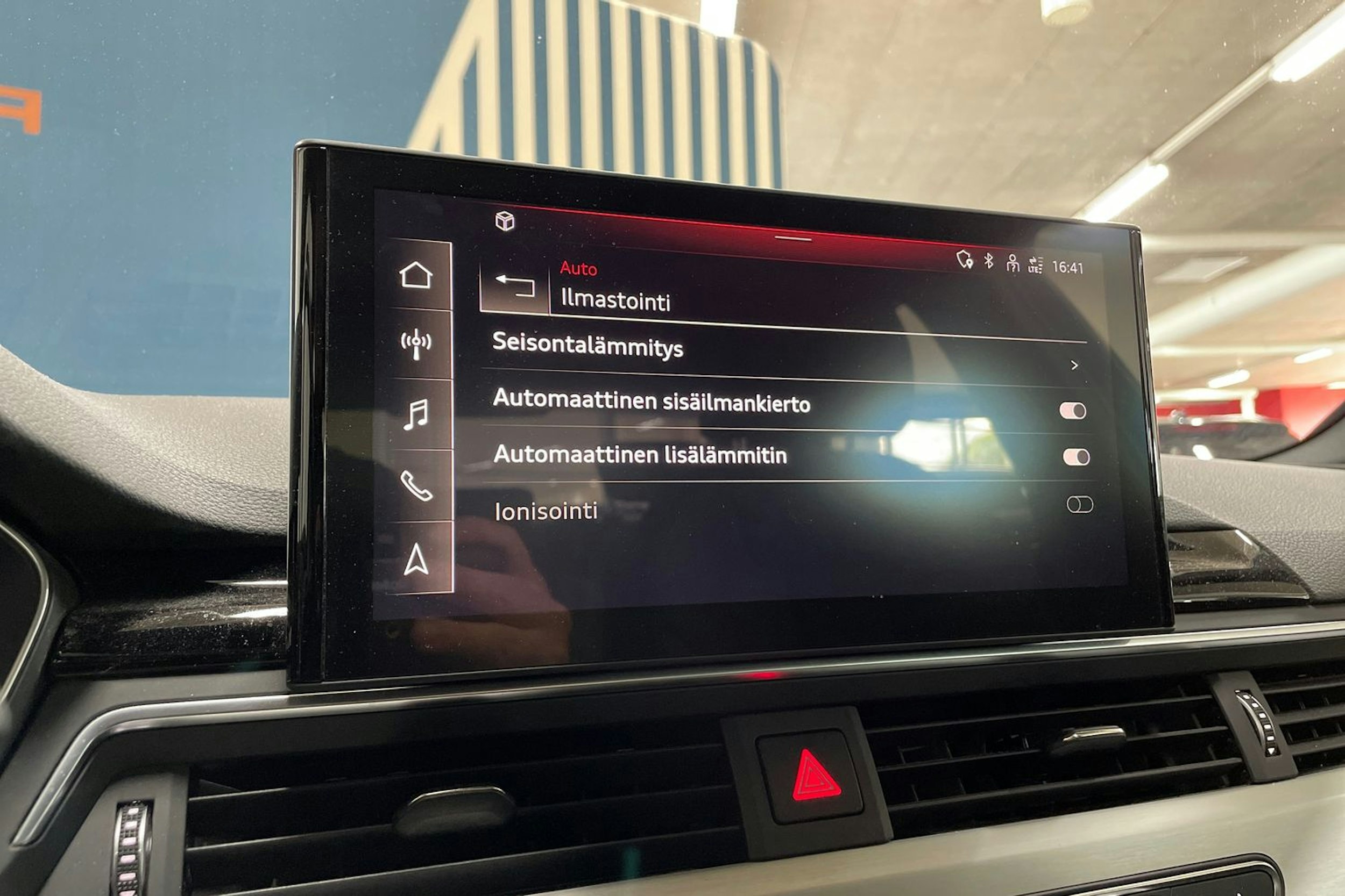 vihreä Audi A4 2021 kuva 28.