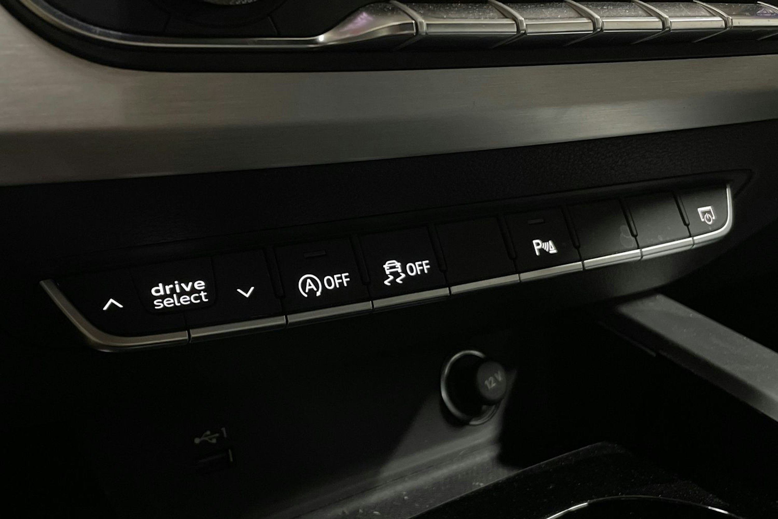 vihreä Audi A4 2021 kuva 32.