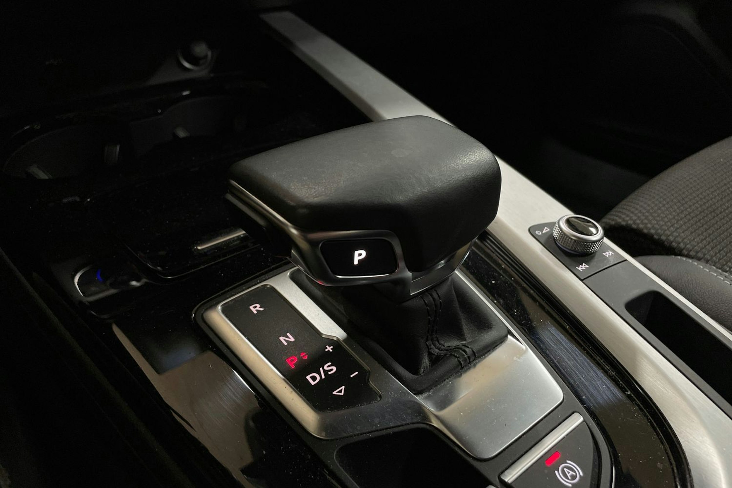 vihreä Audi A4 2021 kuva 34.