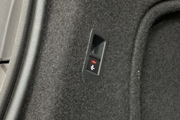 vihreä Audi A4 2021 kuva 39.