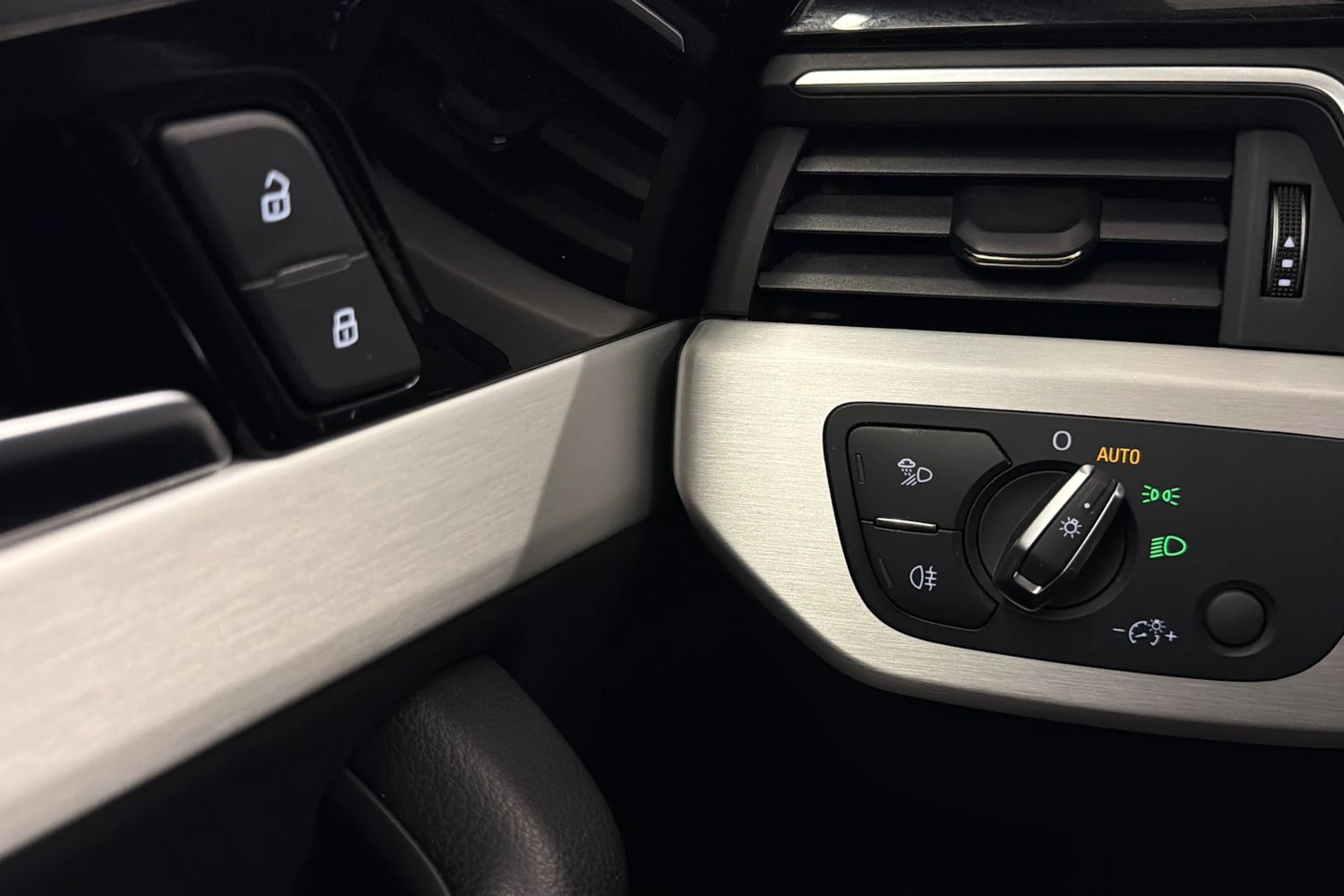 musta Audi A4 2021 kuva 18.