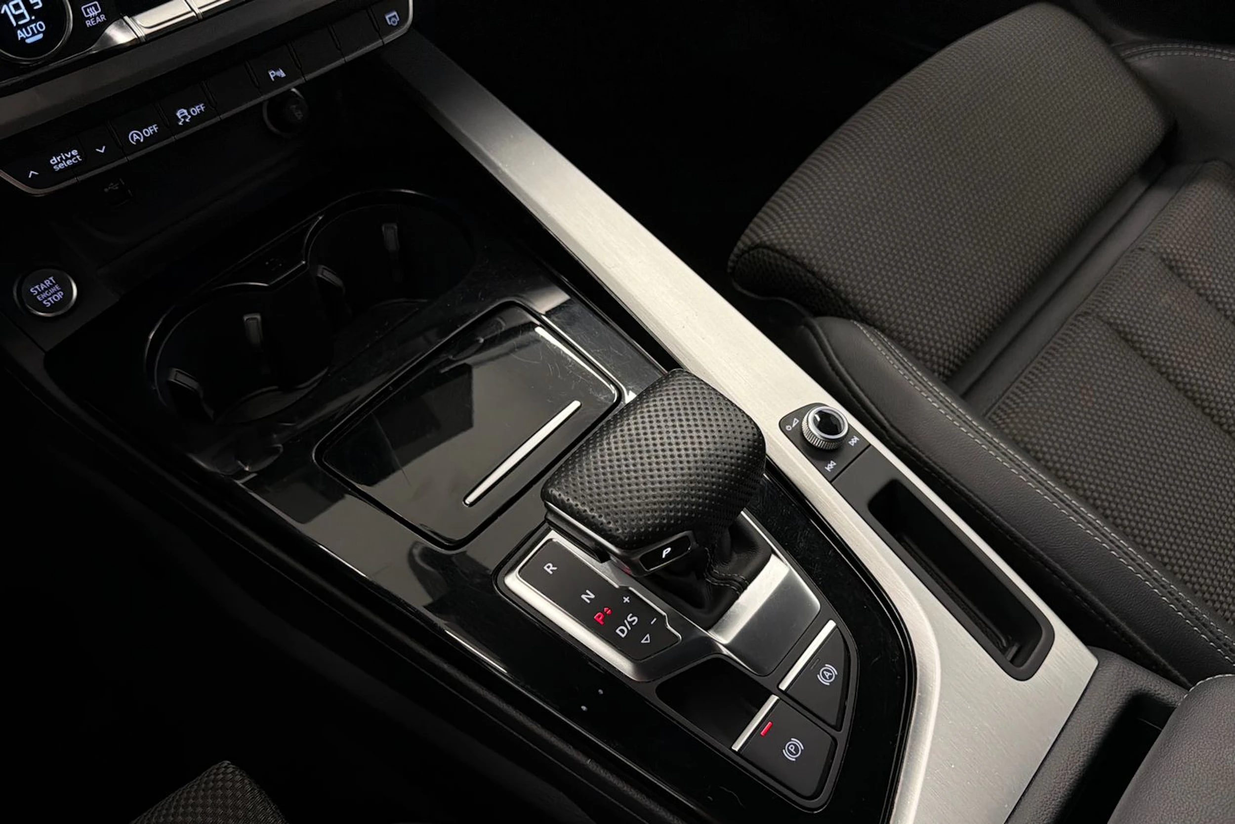 musta Audi A4 2021 kuva 22.