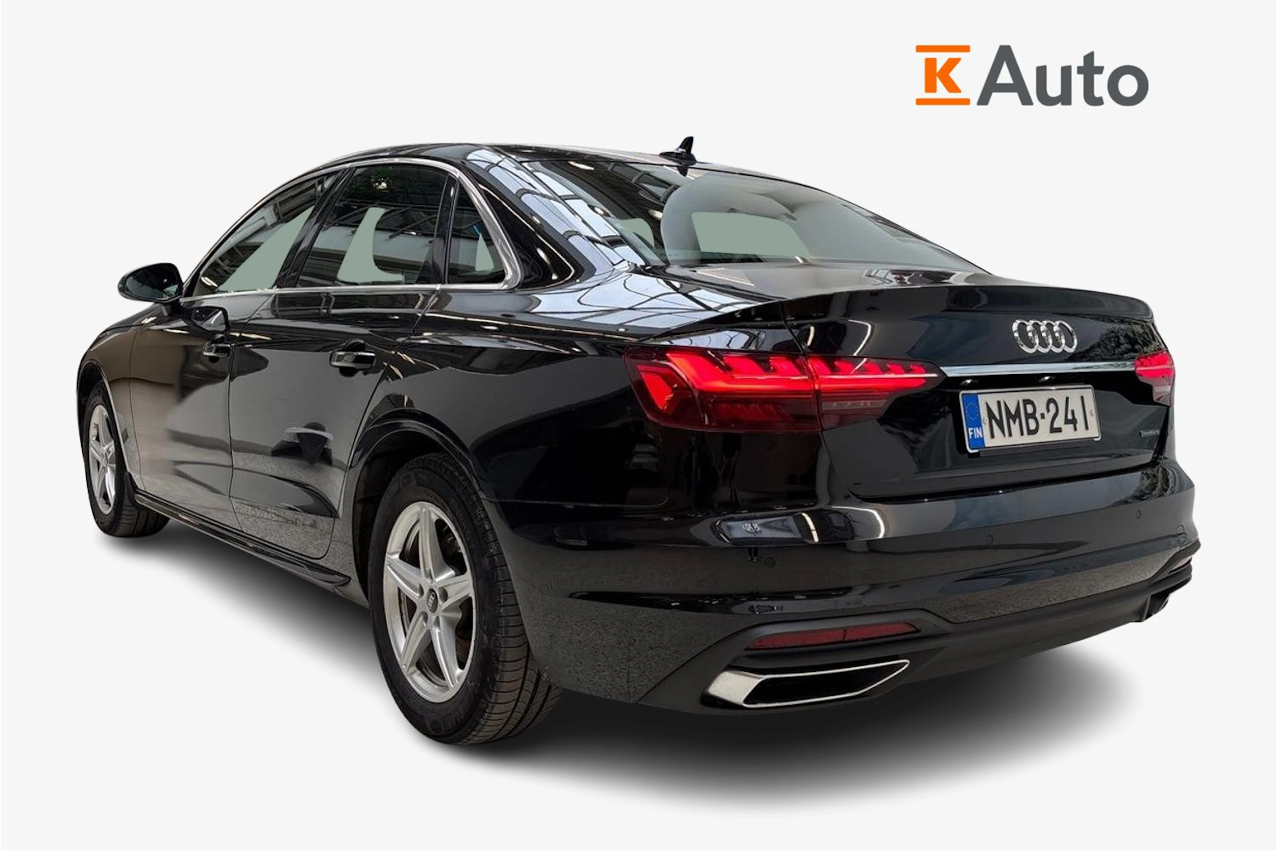 Musta Audi A4 2021 kuva 3.