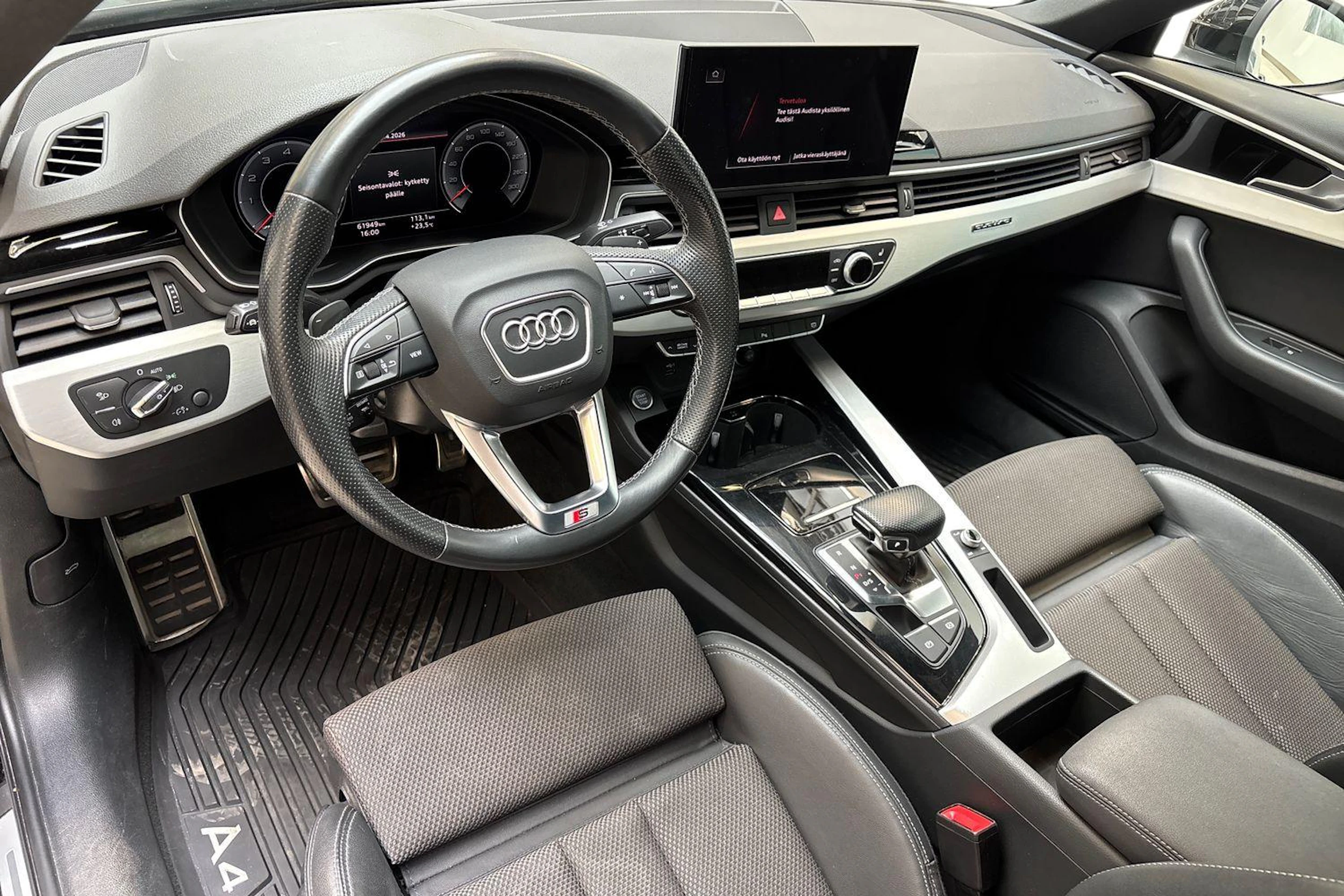 Musta Audi A4 2021 kuva 8.