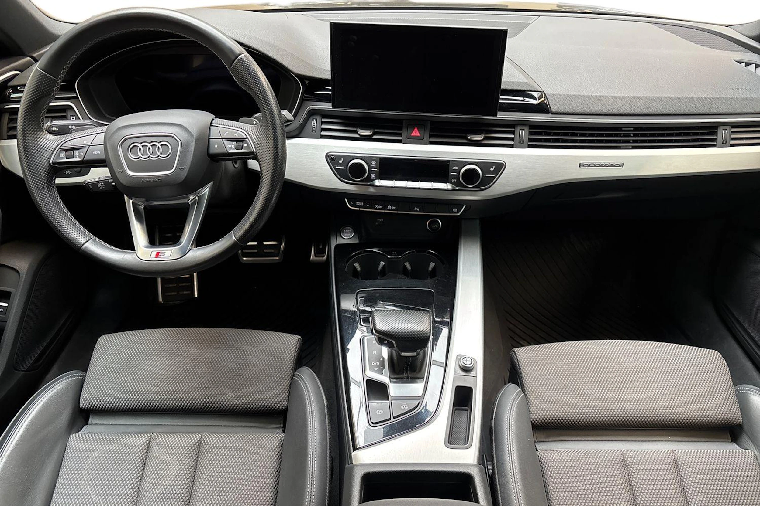 Musta Audi A4 2021 kuva 9.