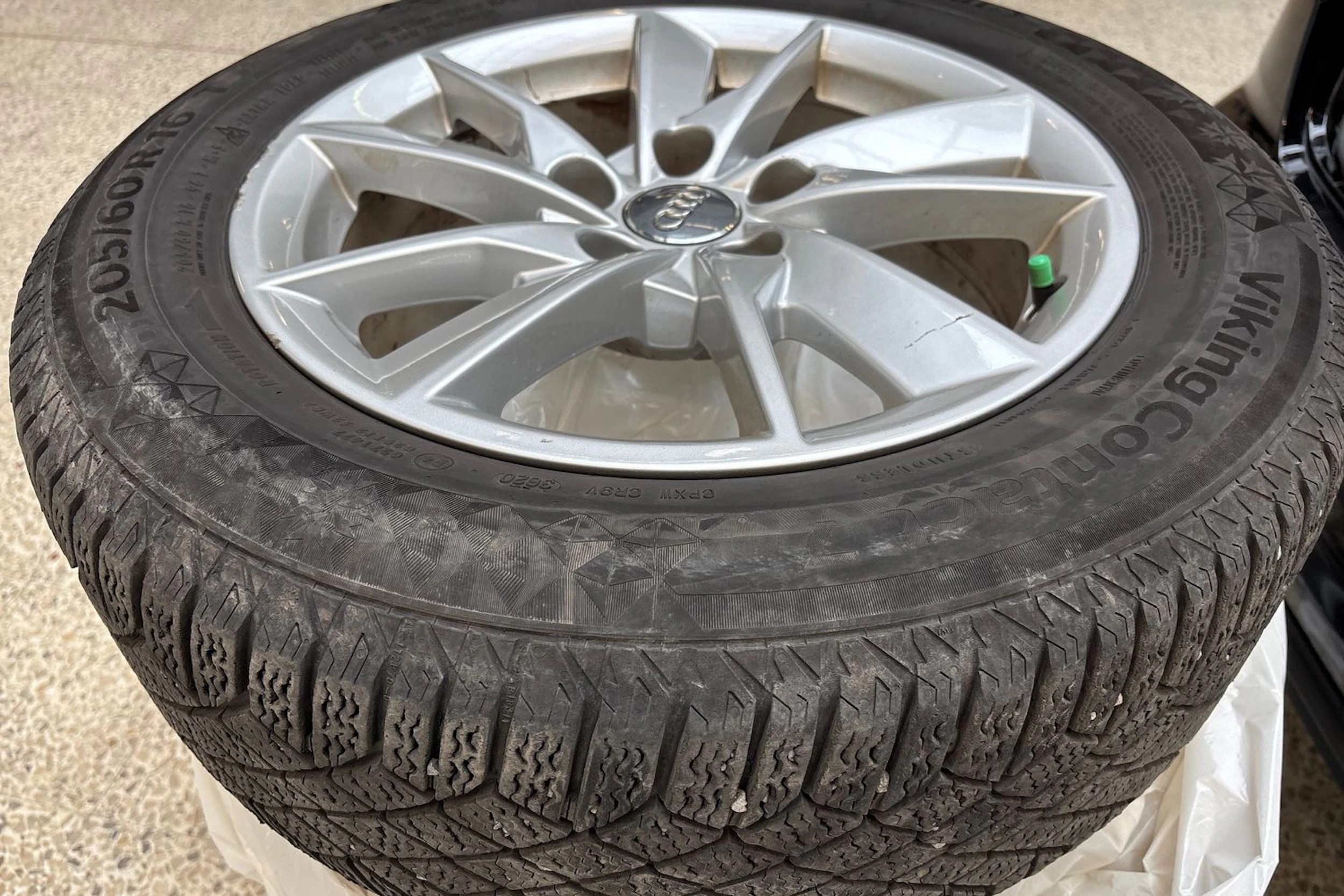 Musta Audi A4 2021 kuva 15.