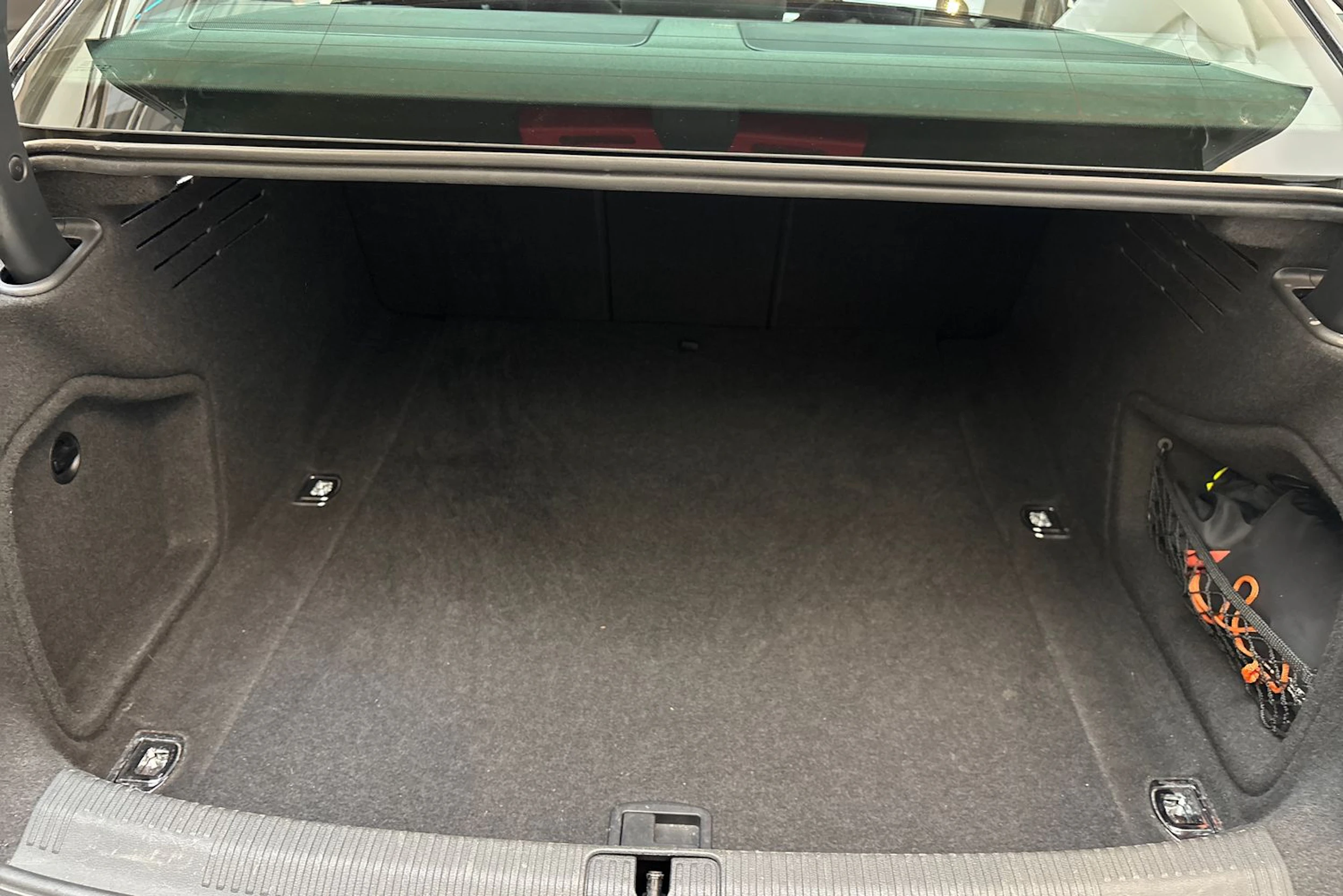 Musta Audi A4 2021 kuva 16.