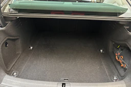 Musta Audi A4 2021 kuva 16.