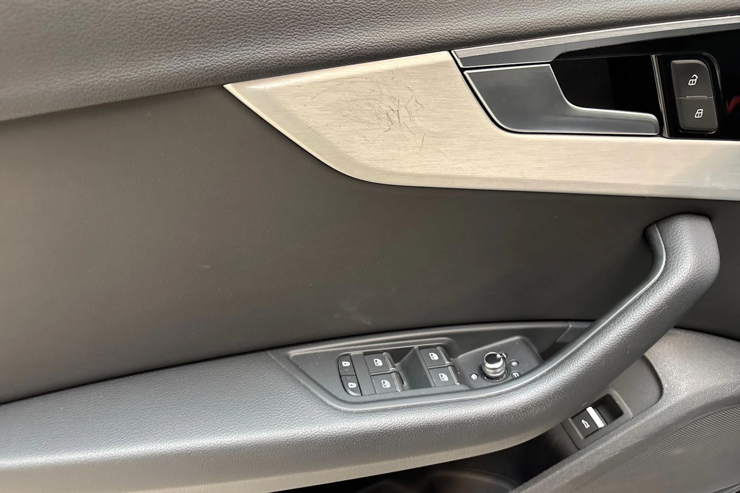 Musta Audi A4 2021 kuva 17.