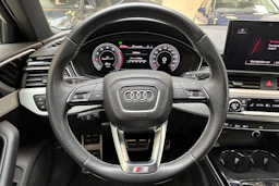 Musta Audi A4 2021 kuva 19.