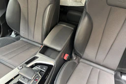 Musta Audi A4 2021 kuva 24.