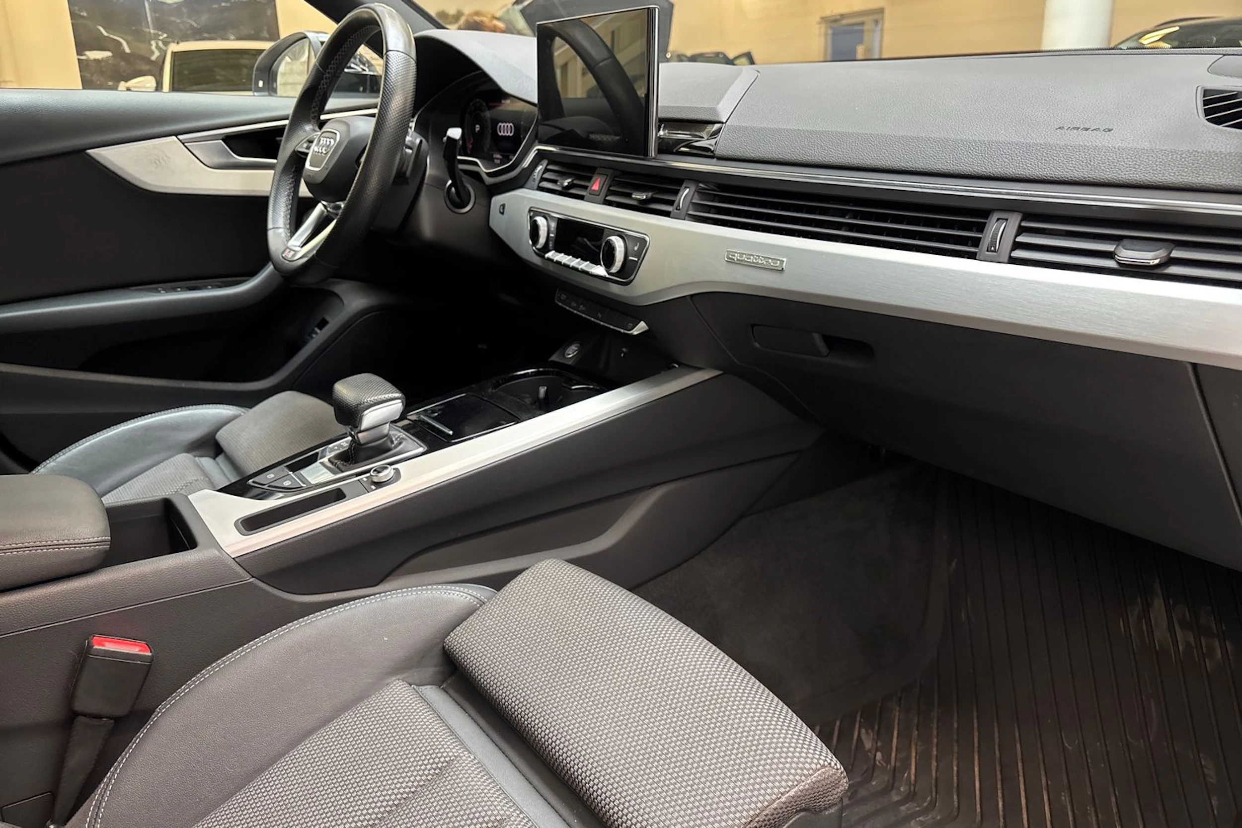 Musta Audi A4 2021 kuva 25.