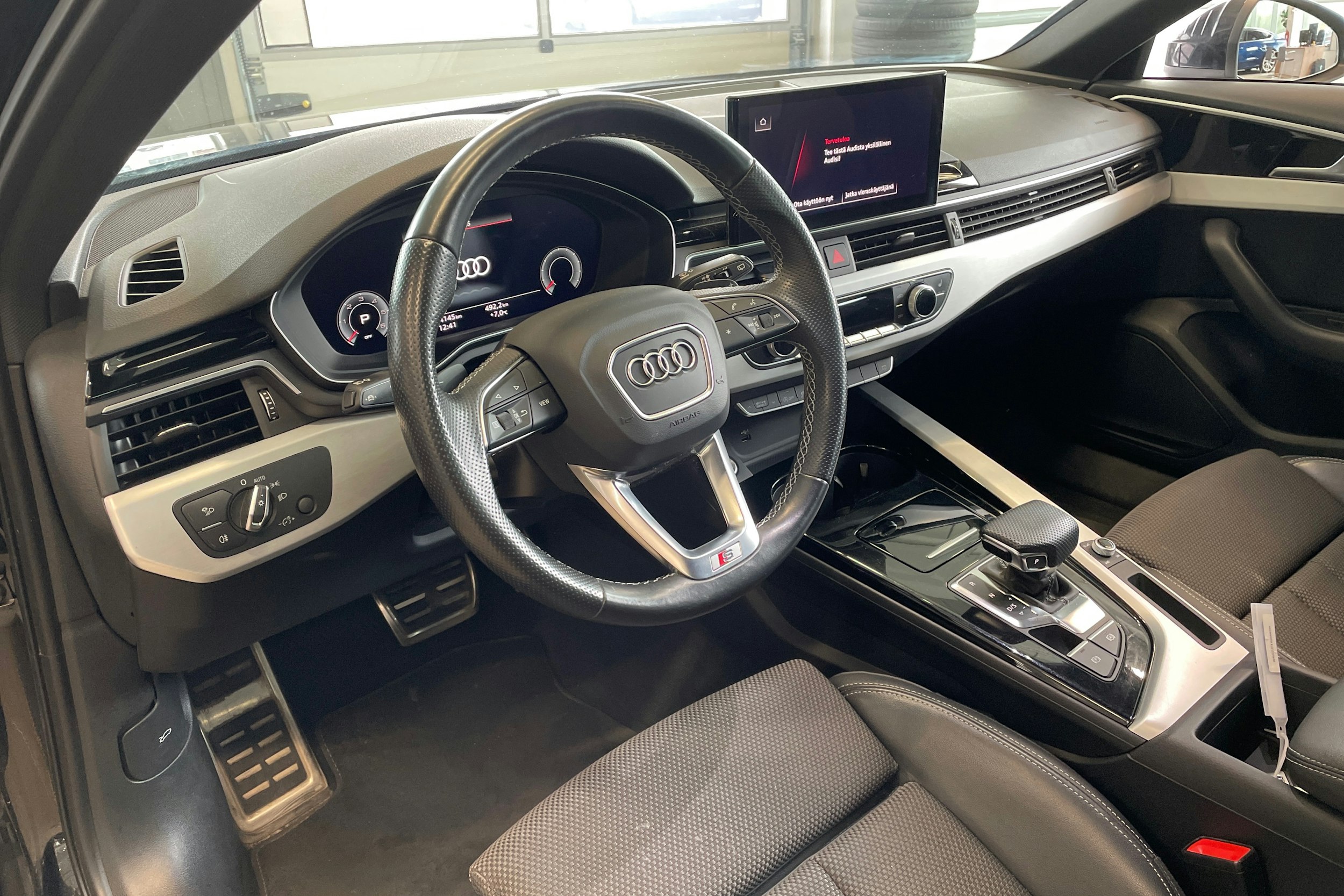 musta Audi A4 2021 kuva 6.