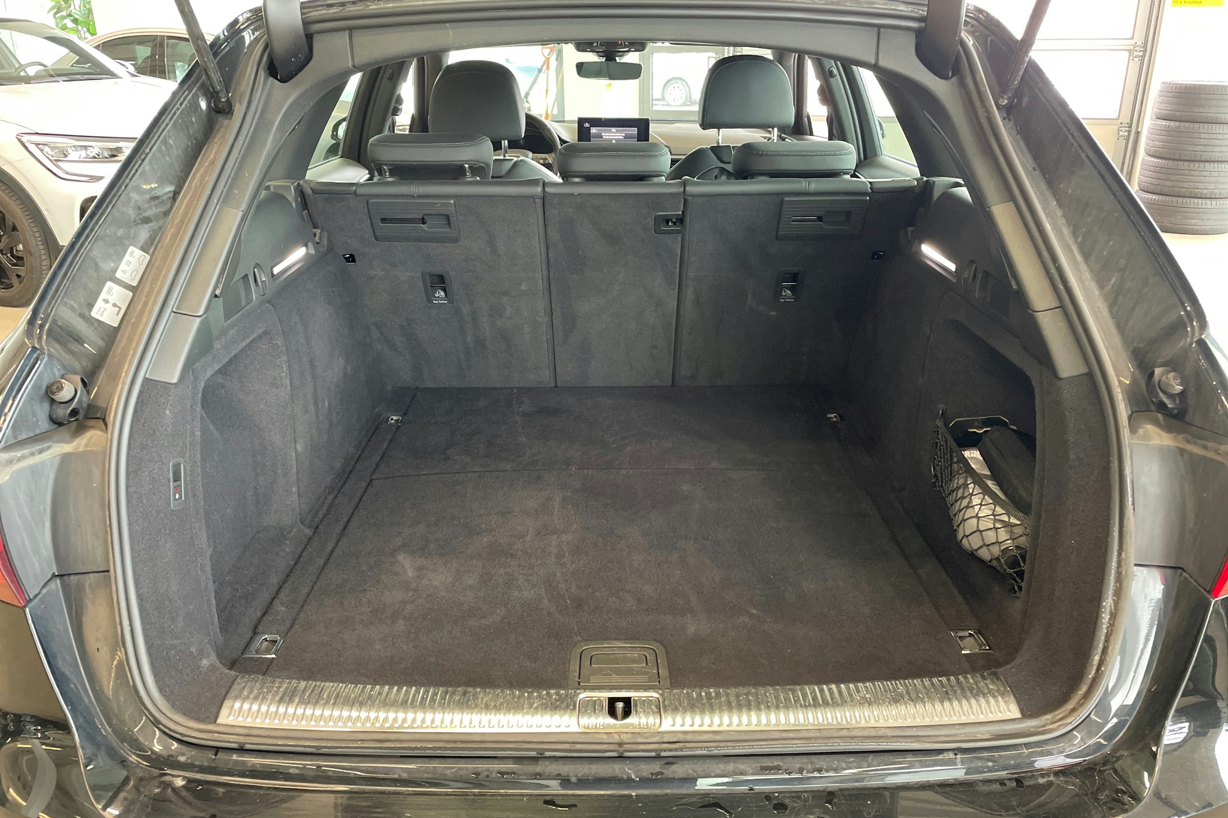 musta Audi A4 2021 kuva 11.