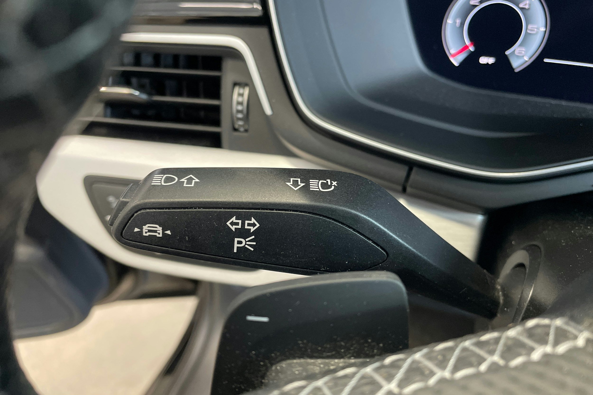 musta Audi A4 2021 kuva 18.