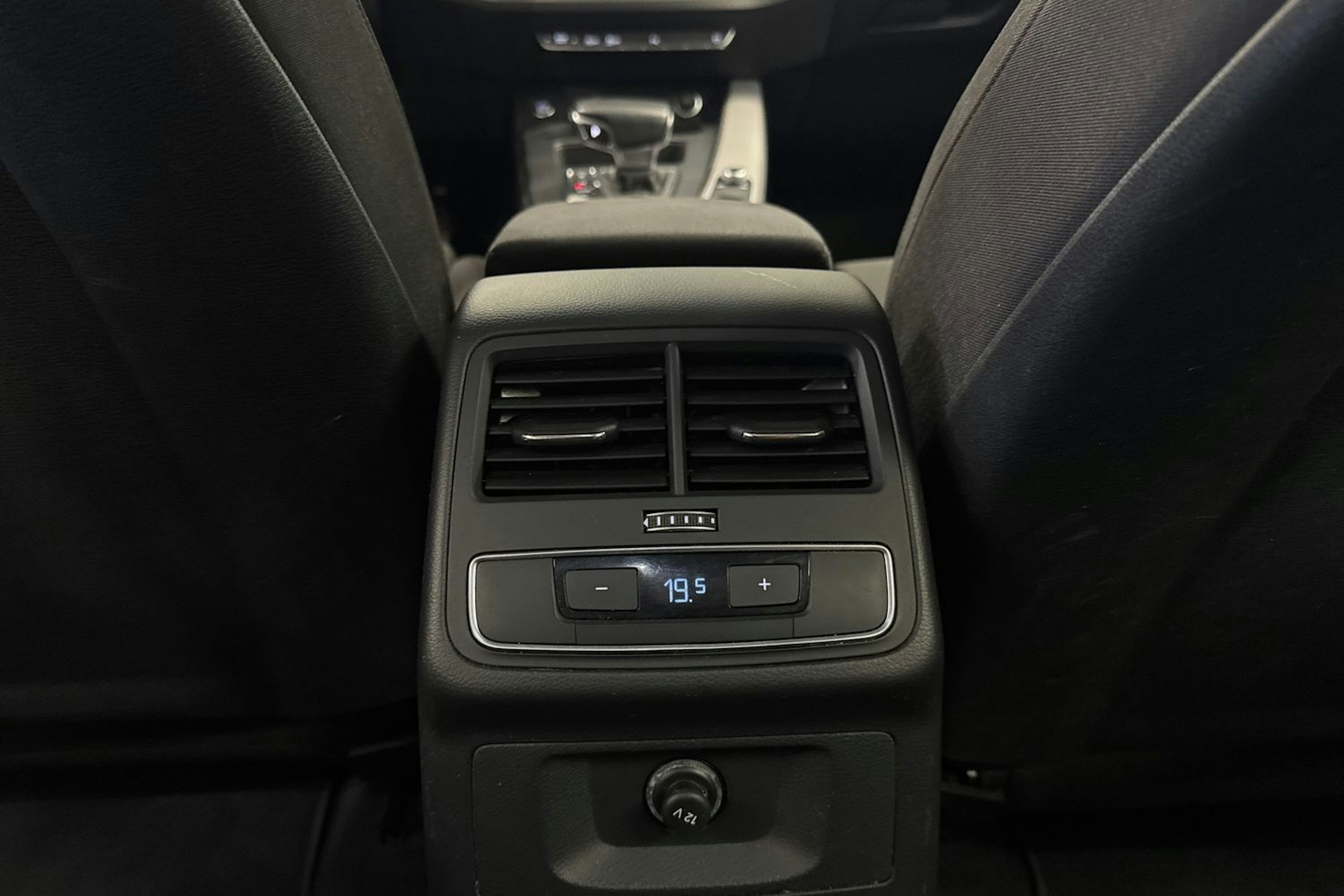 musta Audi A4 2021 kuva 30.