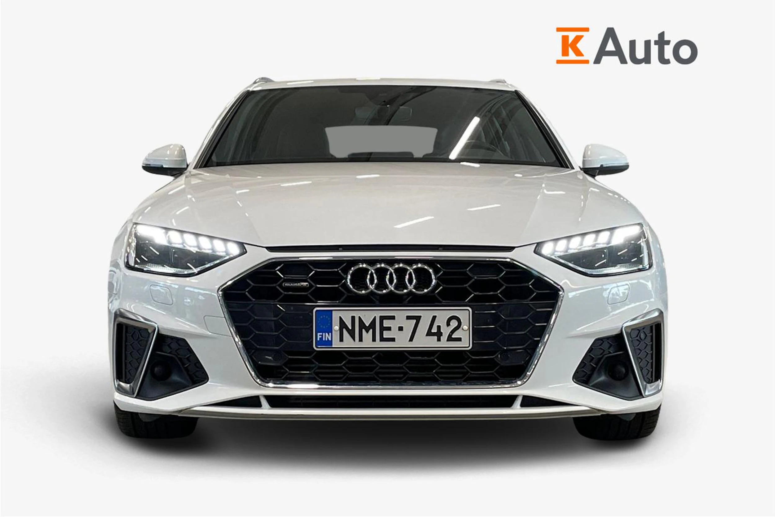valkoinen Audi A4 2021 kuva 4.