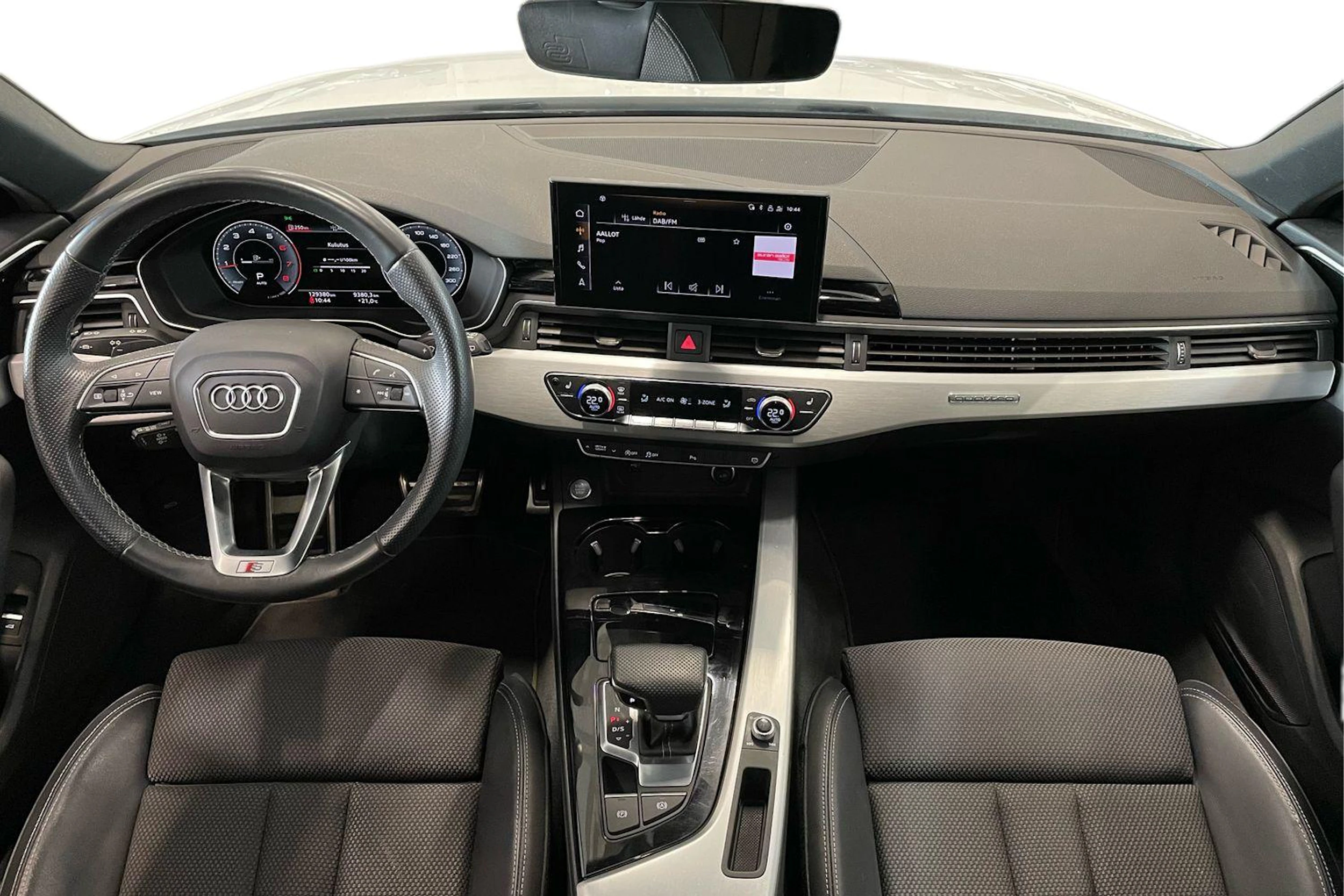 valkoinen Audi A4 2021 kuva 7.