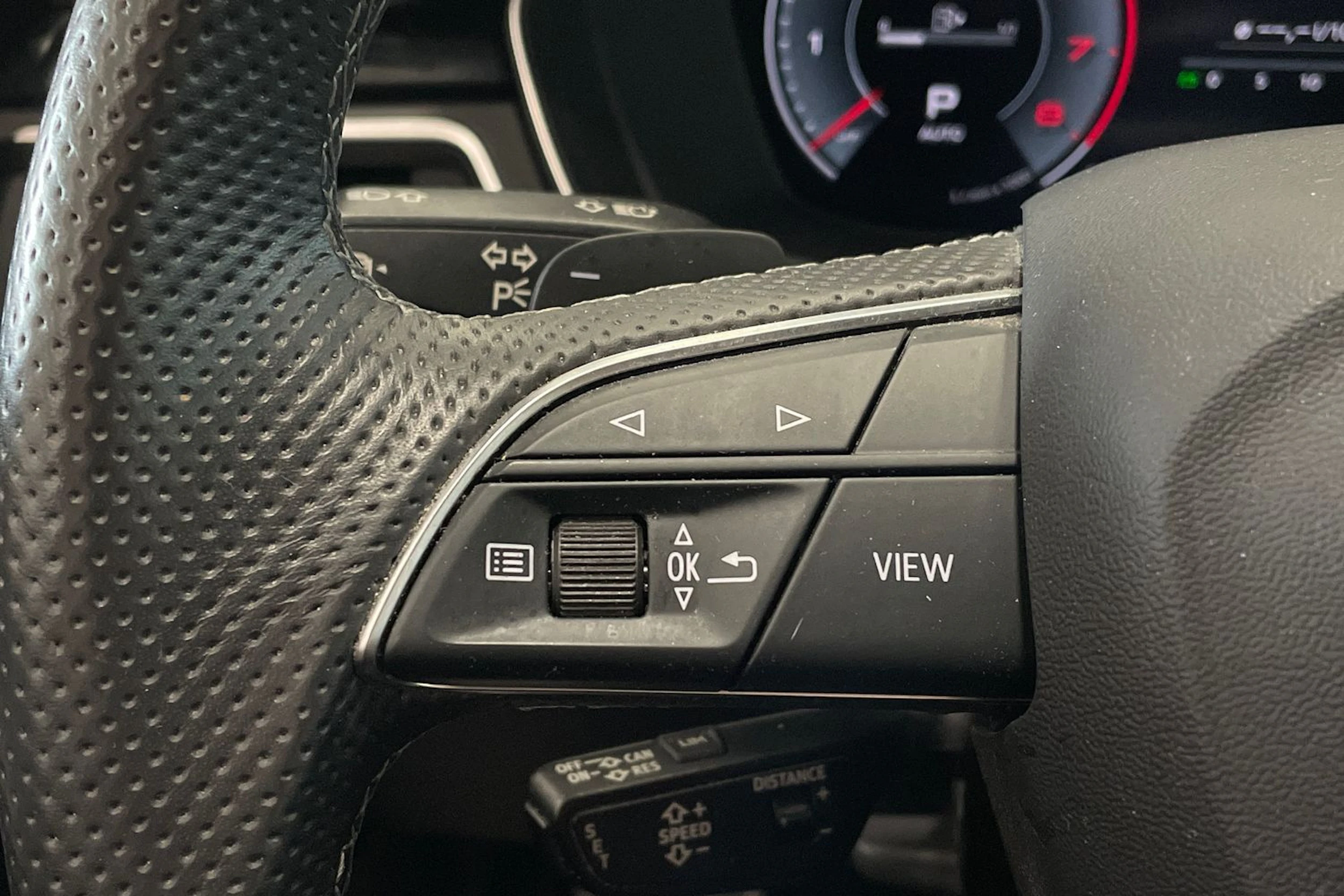 valkoinen Audi A4 2021 kuva 15.