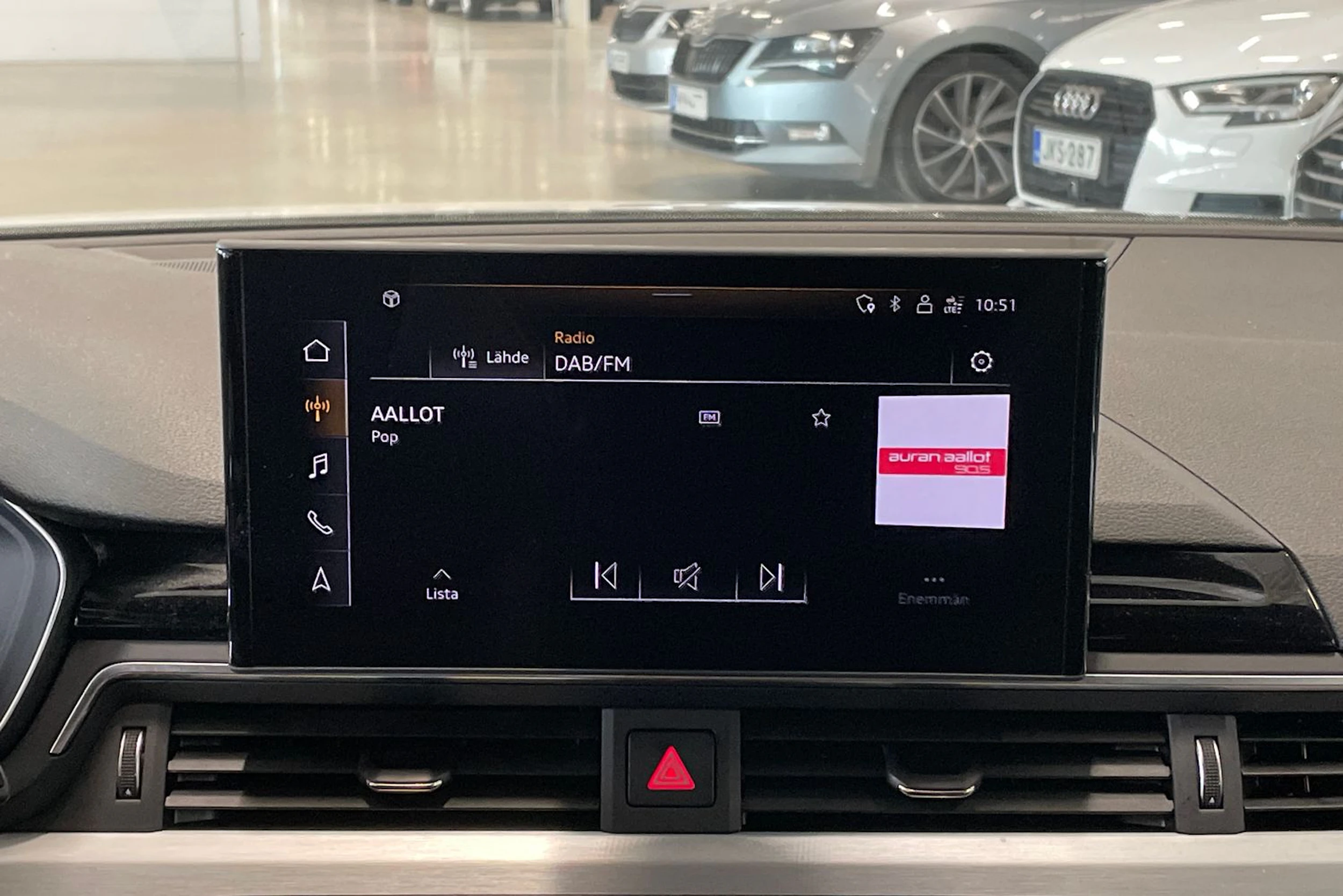 valkoinen Audi A4 2021 kuva 17.