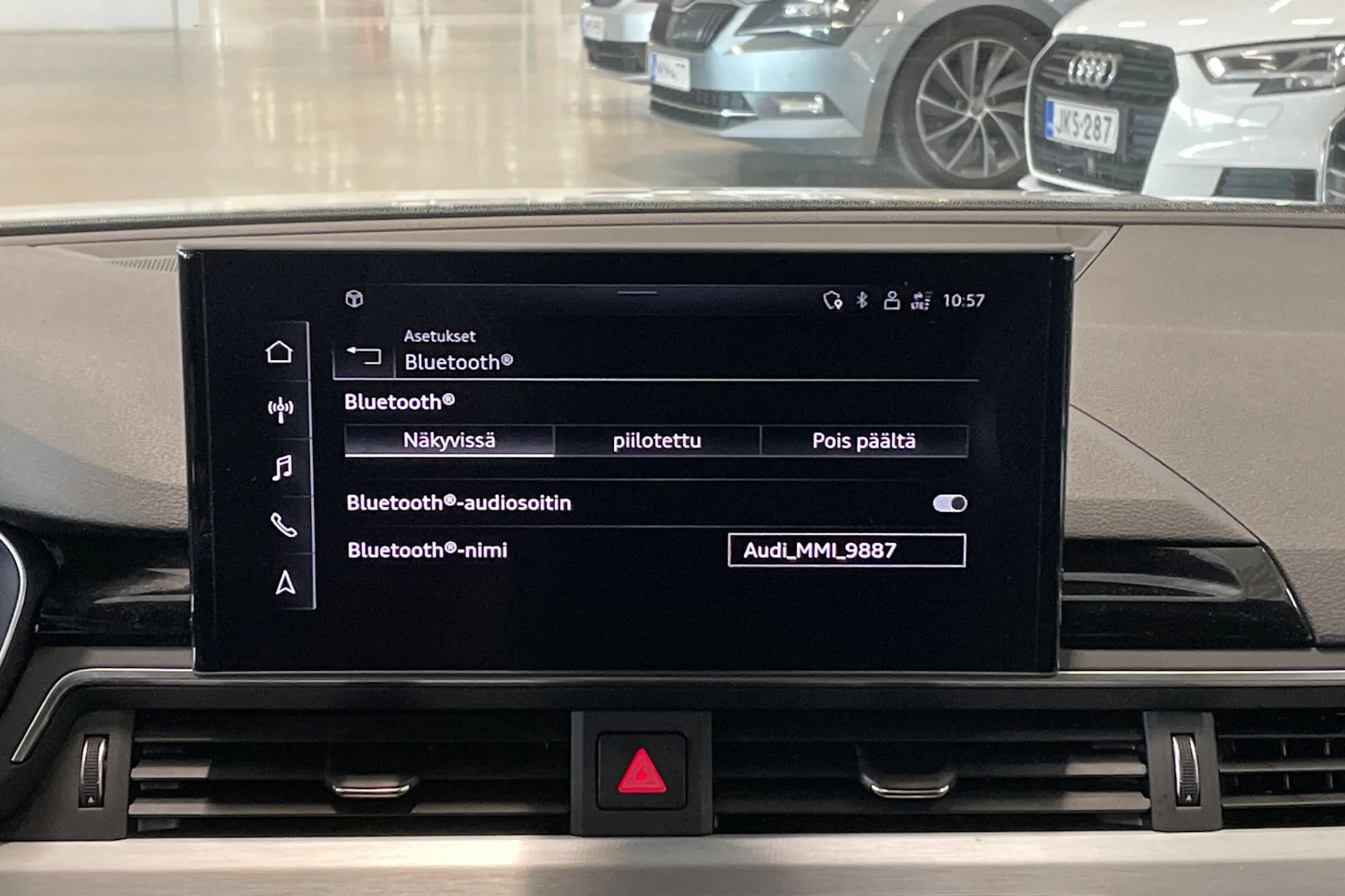 valkoinen Audi A4 2021 kuva 18.