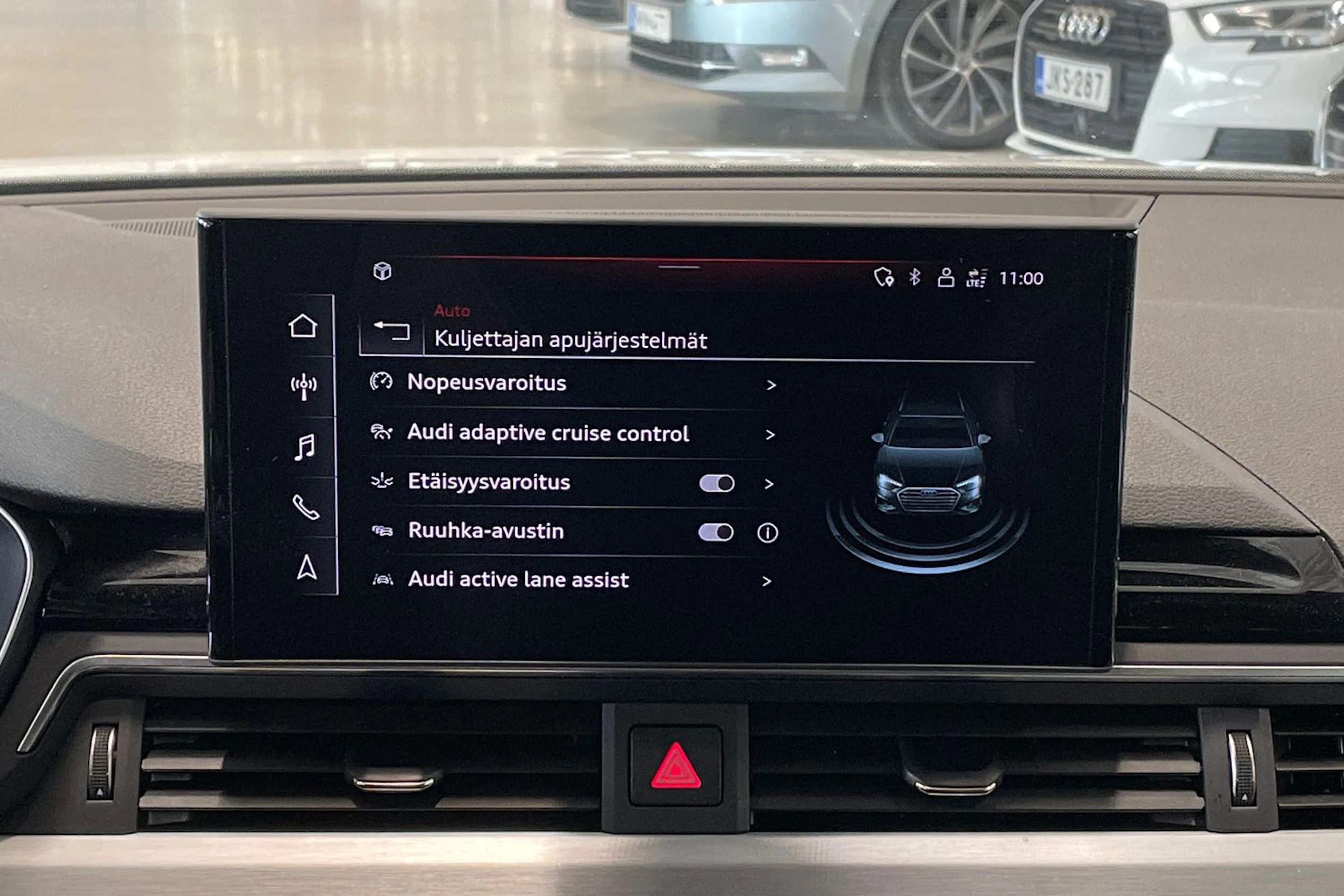 valkoinen Audi A4 2021 kuva 20.