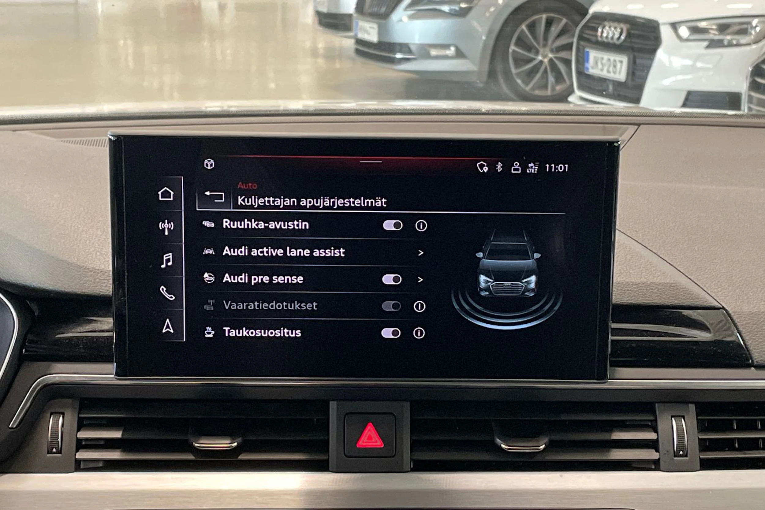 valkoinen Audi A4 2021 kuva 21.