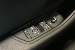 valkoinen Audi A4 2021 kuva 26.