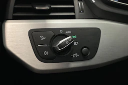 valkoinen Audi A4 2021 kuva 27.
